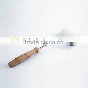 Plastic Roller Wood Handle Propolis Collector For Beekeeping thumbnail-4