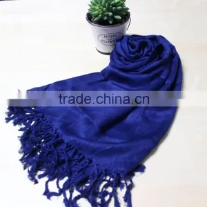 Fashionable Satin Printed Pure Color Heated Scarf Brand Pashmina Scarf Acrylic Reverse Knit Scarf thumbnail-3