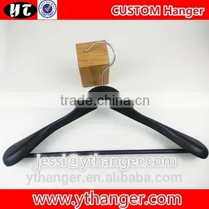 YY0530 Supplier Bulk Wide Shoulder Flat Wood Clothes Hanger Hotel Wooden Hanger thumbnail-6