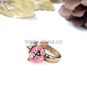Cheap Wholesale Fashion Crystal and Pink Flower Alloy Ring Antique Gold Ring thumbnail-2