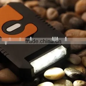 Specail Metal Keychain Design Sun Power Solar Charger thumbnail-5