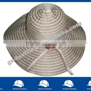 Lady's Straw Hat With Flower thumbnail-1