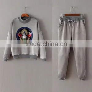 Runwaylover EY2359B New Fashion 2017 Ladies Sport Suits , Women Embroidery Hoodie And Casual Pants thumbnail-2