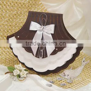 Hot Sale Creative Scallop Shape Wedding Invitation Cards Models thumbnail-5
