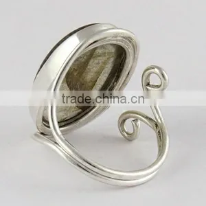 Blue Dreamer Bezel Setting Labradorite Ring, Gemstone Silver Jewellery, Indian Wholesale Silver Jewellery thumbnail-5