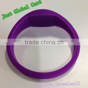 ISO15693 Plastic Adjustable Silicon Wristband for Hospital thumbnail-1