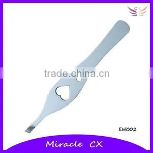 New Design of Heart Shaped Hole Eyebrows Tweezer thumbnail-1