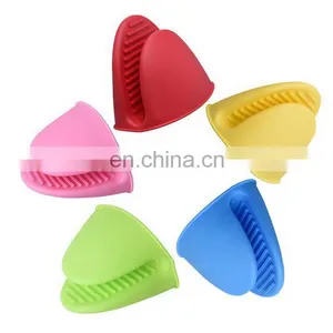 High Quality Kitchen Baking Silicone Heat Insulation Clip Anti Scalding Non Slip Oven Microwave Gloves thumbnail-2