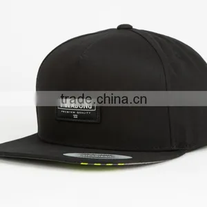 Good Quality Black Plain 5 Panels Snap Back Cap Snapback Hat With Woven Patch thumbnail-1