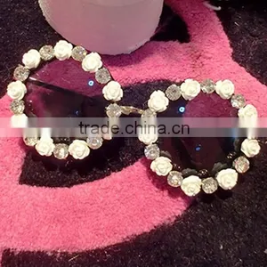 Diamond Flower Rim Vintage Party Beach Festival Frame Shades Round Sunglasses thumbnail-1
