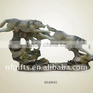Polyresin Running Wolf Ornaments thumbnail-1