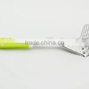 2016 Hot Sale Kitchen Utnesil Stainless Steel Potato Masher With Plastic Long Handle thumbnail-4