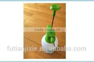 2L Garden Hand Held Pressure Sprayer Pump Spray Bottle/air Pressure Water Bottle thumbnail-4