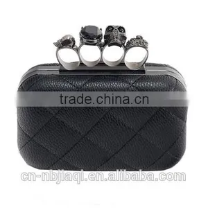 Four-Finger Hard Purse thumbnail-1