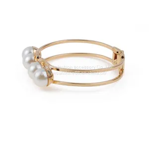 Customized Fashion Bangle Cuff HC06-10885 Stainless Steel Bangles Wholesale Imitation Pearl Bracelets thumbnail-1