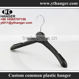 IMY-489 Black Cheap Plastic Hanger Suppliers for Dress thumbnail-1