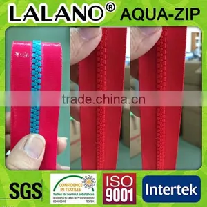 High Quality 5# Red Color Plastic Zipper Open End With Plastic Slider thumbnail-1