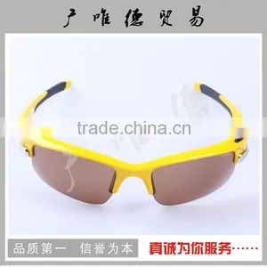 Latest Design Polarized Lens Glasses Generic Sunglasses thumbnail-2