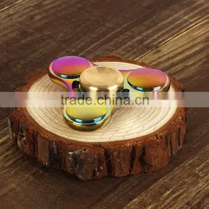 Manufacturers of New Metal Zinc Alloy Rotating Toys UFO Triangular Leaf Finger Gyro Glowing Fingertips Gyro thumbnail-2