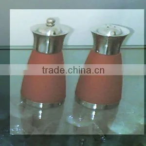 Red Color Salt and Pepper Set thumbnail-1
