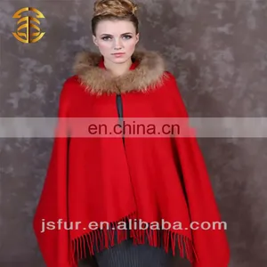 China Manufacturer 2013 Hand Made Raccon Fur Collar on Beautiful Cape thumbnail-1