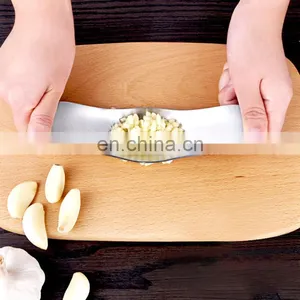High Quality Creative Kitchen Tools Multifunction Garlic Press thumbnail-2