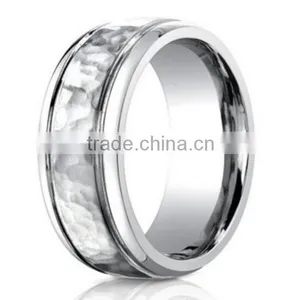 Men's 7mm Comfort Fit Hammered Wedding Ring thumbnail-1