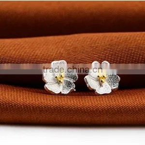 Fashion Elegant Women Cute Gold Silver Plated Daisy Flower Crystal Stud Earrings thumbnail-1