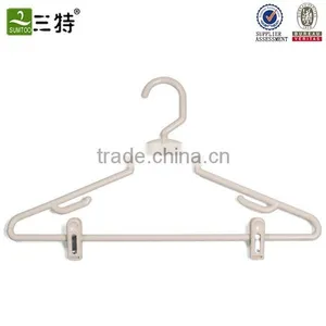Wholesale Plastic Hanger With Clips thumbnail-3
