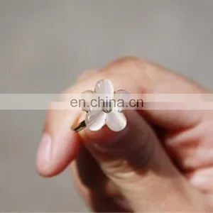 Latest Fashion Jewelry Zinc Alloy Flower Shape Gold Design Opal Ring For Girls thumbnail-3
