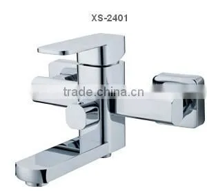 Classical Hot and Cold Bathtub Faucet thumbnail-1