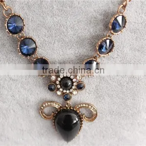 Fashion Design Gold Plated Women Necklace Crystal Necklace Wholesale thumbnail-4