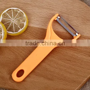 Customized Color Factory Wholesale PP Material Stainless Steel Blade Brush Shape Potato Peeler thumbnail-5