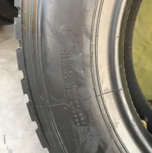 700R16 Truck Tyre thumbnail-1