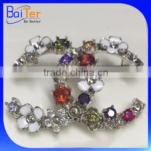 China Made Wholesale Fashion Pearl Brooch Custom Letter Rhinestone Brooch Pins thumbnail-1