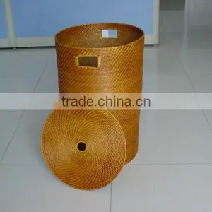 Hotsale Multifunctional Brown Woven Wicker Trash Can Baskets With Spacer With Handle thumbnail-1