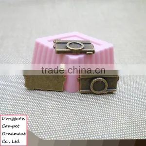 Wholesale Diy Accessories Archaize Alloy Mini Digital Camera Pendant thumbnail-2