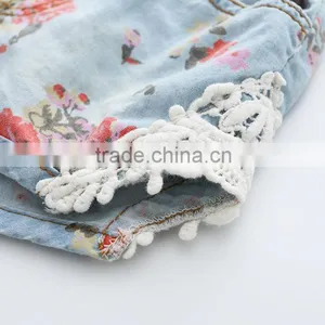 Wholesale Fashion Korean Denim Shorts 2016 New Summer Girl Short Jeans Lovely Little Girl Rose Printed Jeans thumbnail-5