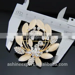 Classic Resin Noble Bridal Hollow Flower Rhinestone Brooch/handmade Rhinestone Brooch thumbnail-3