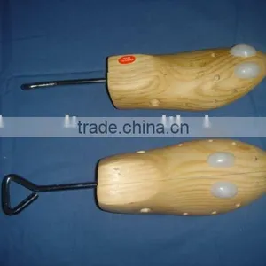 Top Quality Pine Tree Wood Shoe Stretcher thumbnail-2