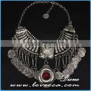 Gold Necklace Collar thumbnail-3
