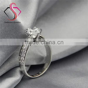 Round Brilliant Cut Moissanite 1CT 6.5mm Center Star Accents 14k 18k White Yellow Gold Diamond Engagement Ring thumbnail-4
