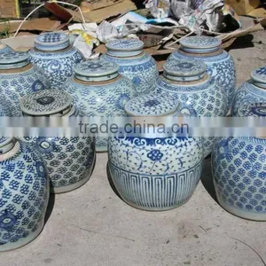 Antique Porcelain Blue and White Painting Vase thumbnail-1