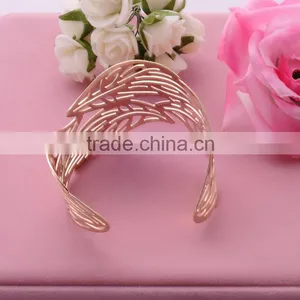 Latest Design 2016 Openings Alloy Bangles Gold Plated Bracelet Fashion Beautiful Pattern Hollow Bangle For Women/ thumbnail-4