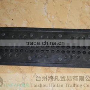 1000*350*50mm Durable Reflective Speed Hump for Crossroads/High Quality Hot Sell Rubber Speed Bump Used in Intersection thumbnail-5
