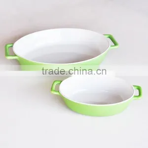 Set of Two Ceramic Bake Plate With Handle in Solid Color thumbnail-1
