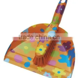 DUSTPAN WITH BRUSH thumbnail-1