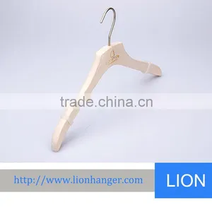 Lioncity W1046 Clothes Wooden Hanger thumbnail-1