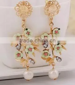 Latest Design Hot Sale Beautiful Flower With Pearl Pendant Earring thumbnail-3