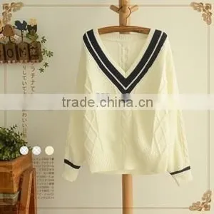 Diamond Twist Design V-neck Long Sleeves thumbnail-1